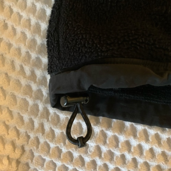The North Face Women’s Fleece Jacket - Picture 8 of 8